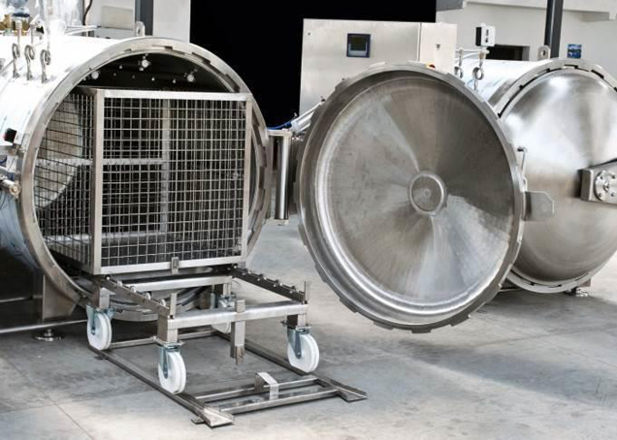 AUTOCLAVE WITH FOUR OR TWO BASKETS FOR JUICE PASTEURIZATION IN CANS