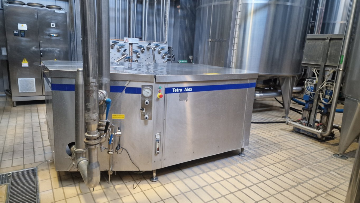 HOT Filling PET Line for Juices and Milk, including the Processing, dedicated CIP and HP Compressor